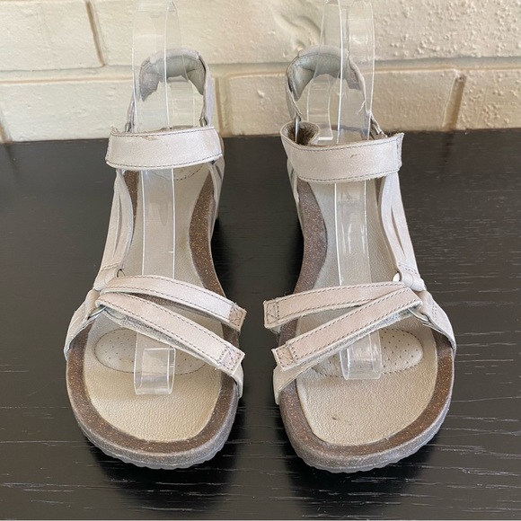 Teva Ysidro Universal Wedge Taupe Sand Sandals Size 9 Leather Comfort Modern - Picture 3 of 6